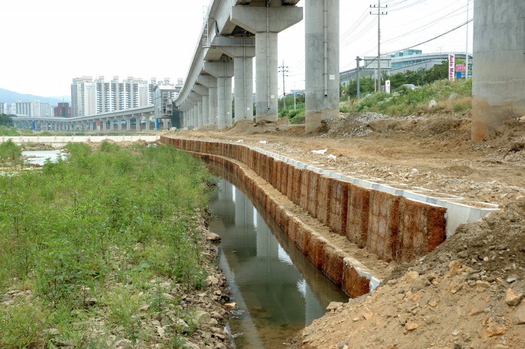 용인시 경안천  시공직후